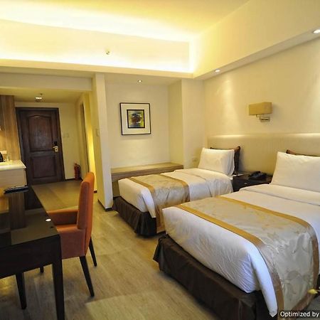 Imperial Palace Suites Кесон-Сіті Екстер'єр фото