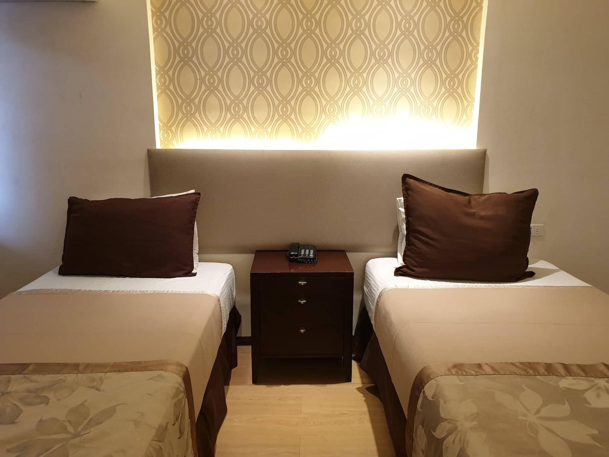 Imperial Palace Suites Кесон-Сіті Екстер'єр фото
