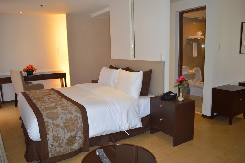 Imperial Palace Suites Кесон-Сіті Екстер'єр фото