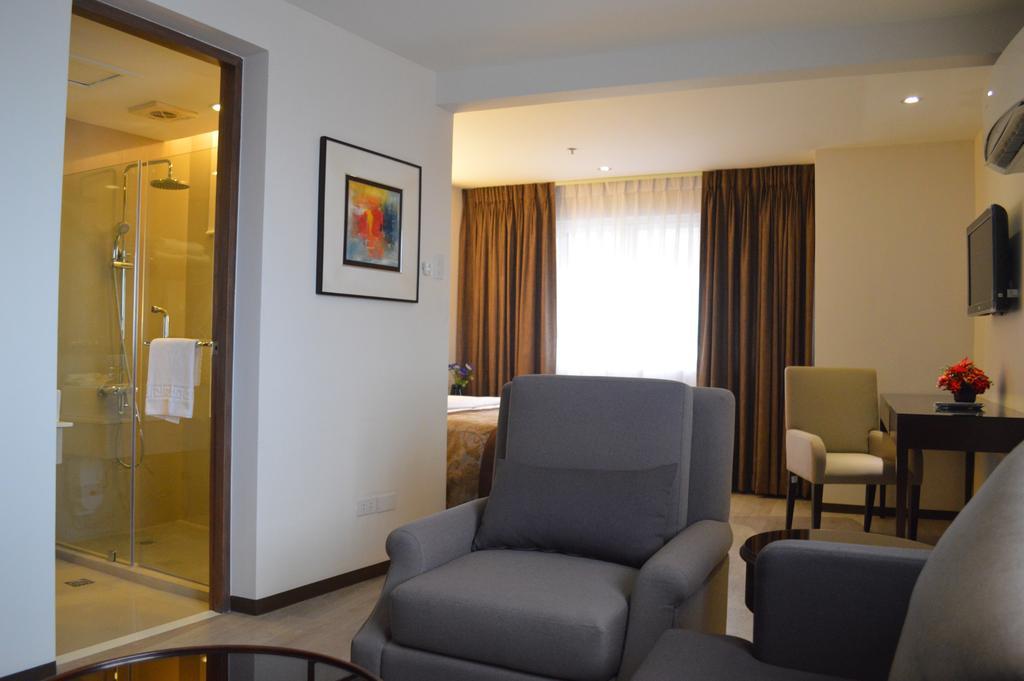 Imperial Palace Suites Кесон-Сіті Екстер'єр фото