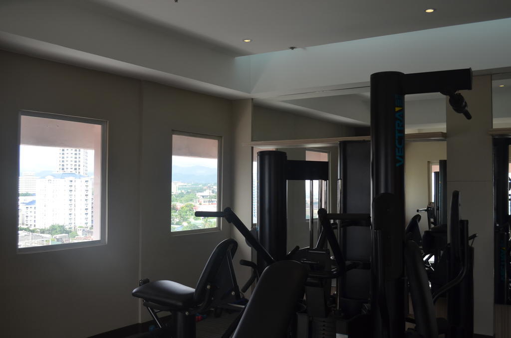Imperial Palace Suites Кесон-Сіті Екстер'єр фото