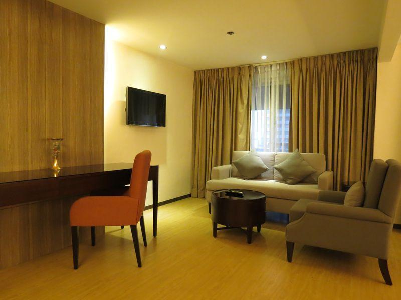 Imperial Palace Suites Кесон-Сіті Екстер'єр фото