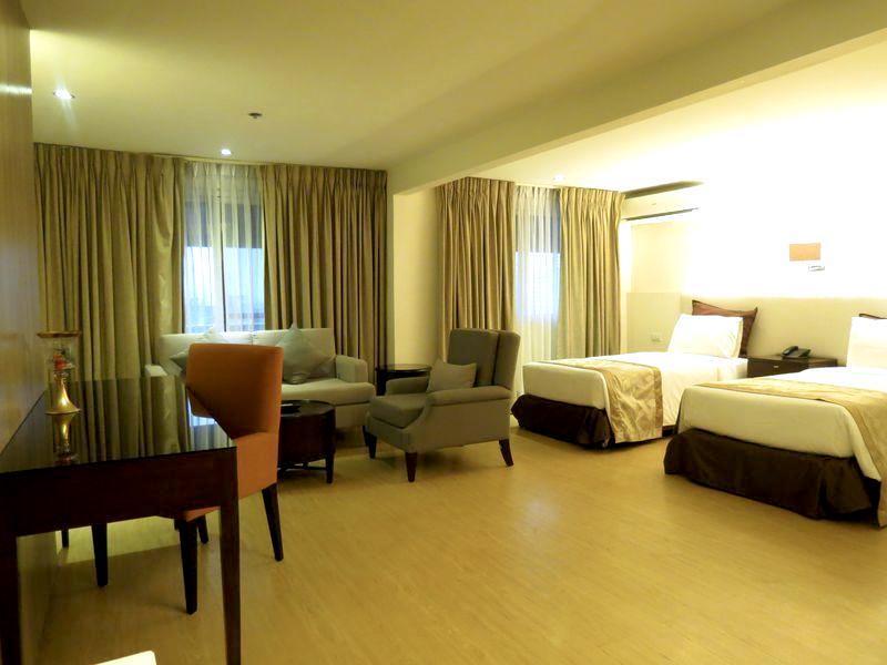 Imperial Palace Suites Кесон-Сіті Екстер'єр фото