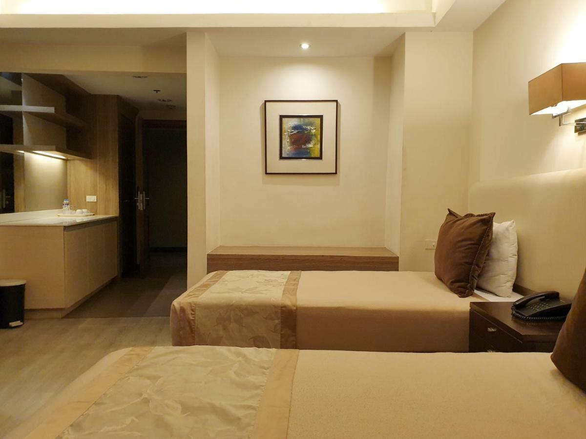 Imperial Palace Suites Кесон-Сіті Екстер'єр фото