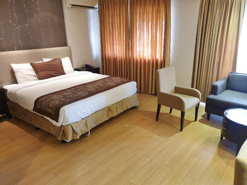 Imperial Palace Suites Кесон-Сіті Екстер'єр фото