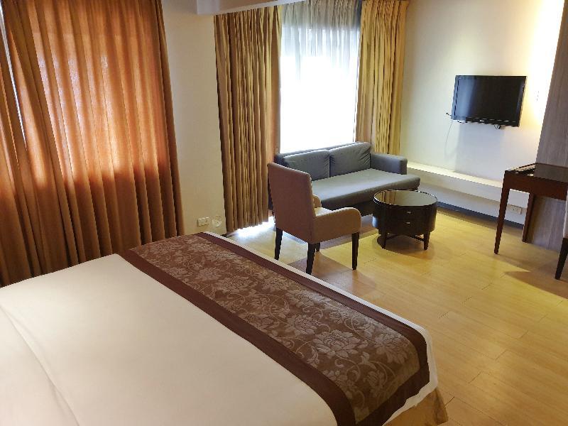 Imperial Palace Suites Кесон-Сіті Екстер'єр фото